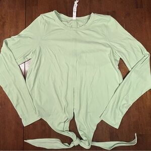Lululemon Top Shirt Time to Restore Long Sleeve Nulu
Creamy Mint Size Yoga